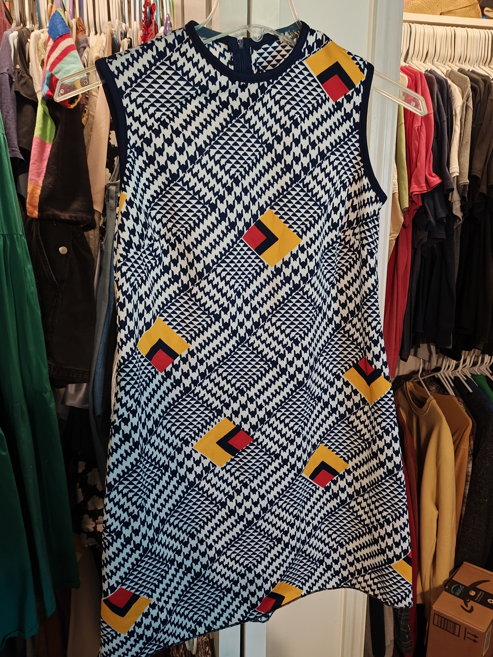 Vintage Sleeveless Geometric Print Shift Dress in Navy, White & Yellow